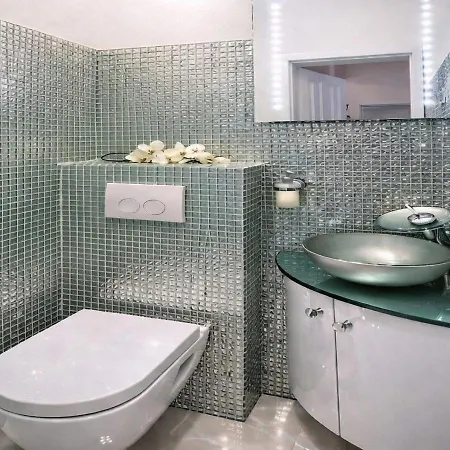 De Luxe *